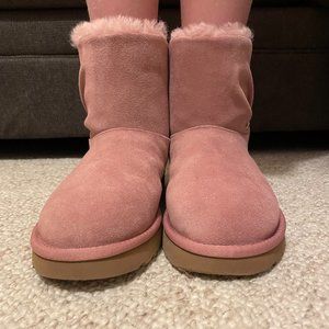 Women's Uggs size 9. "Shadow" or mauve color. Never worn.